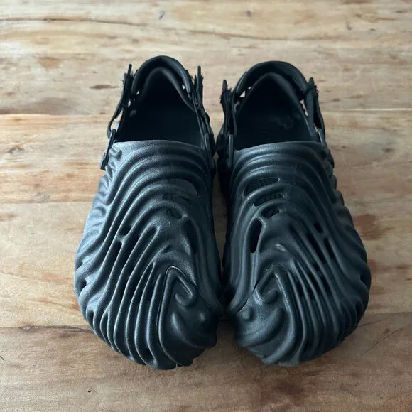 Salehe Bembury x Crocs Pollex Clog - Sasquatch (Black) - Size M8/W10 - Picture 2 of 5